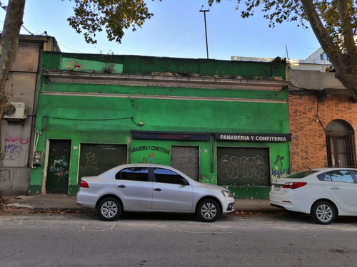 Local Comercial En Calle Cerro Largo, Ideal Para Inversion