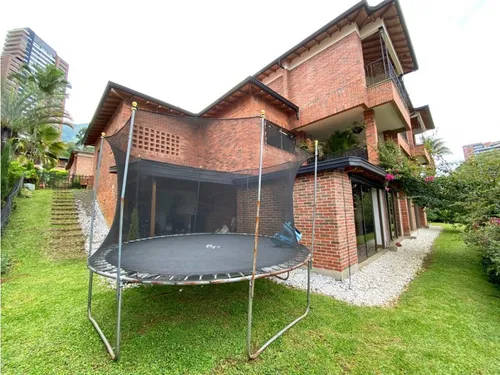 Vendemos Casa Con Apartamento Incluido En Poblado - La Cola Del Zorro