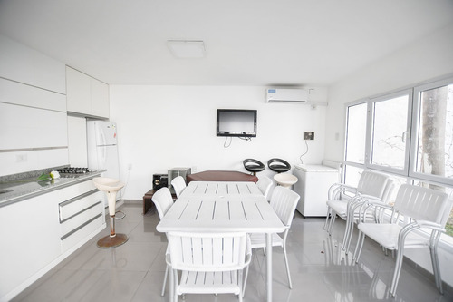 Imagen 16 de 30 de Casa 6 Dormitorios En Venta La Plata Pza Malvinas