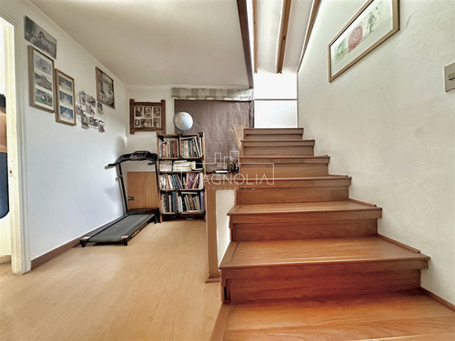 Casa En Venta De 5 Dorm. En Las Condes