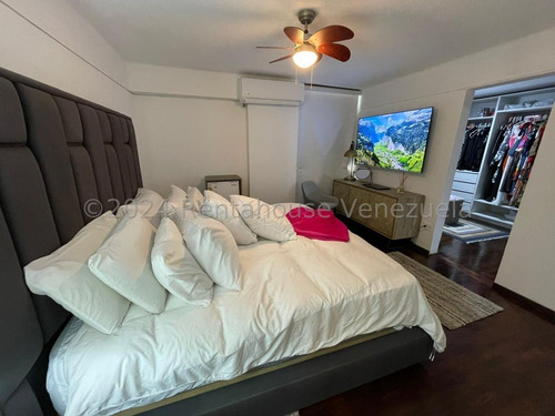 Las Esmeraldas !! En Venta Totalmente Amoblado, Equipado Y Actualizado Hace 3 Meses, 201 M2, 3 Hab., 4 Baños, 2 Pe. Impecable Conjunto Residencial, Piscina, Parrillera, Cancha Tenis, Gimnasio.