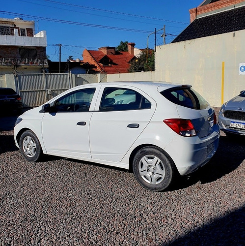Imagen 4 de 8 de Chevrolet Onix 2018 1.4 Joy Ls 98cv
