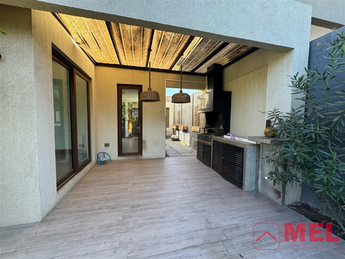 Casa En Arriendo De 3 Dorm. Mas Serv Piedra Roja En Chicureo