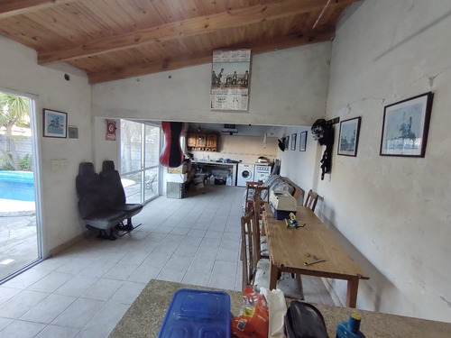 Calle 78 E/ 2 Bis Y 3. Vendo Casa Desarrollada En Dos Plantas S/ Lote 10 X 31 Mts.