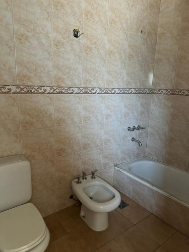 Venta - Con Financiacion - Casa De 3 Plantas - Excelente Esquina Sobre Avda. Vélez Sarsfield