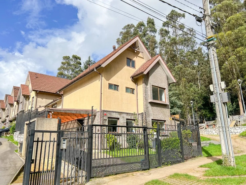 Hermosa Casa En Venta En Lomas San Sebastián