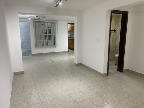 Renta: Casa De 3 Niveles Con Uso De Suelo Para Oficinas, Zona Rosa, Col Juarez
