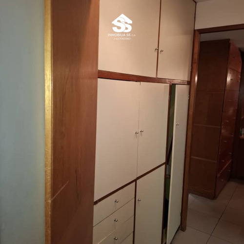 Se Vende Espacioso Consultorio En Centro Profesional Caracas