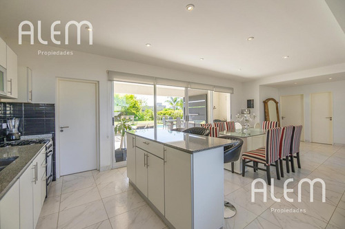 Casa En Venta En Don Joaquin, Canning