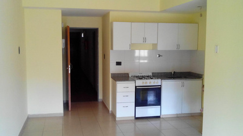 Departamento En Muy Buen Departamento!! De 2 Ambientes ,contra Frente ,cocina Comedor Baño Completo Y Balcón