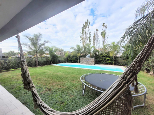 Casa 4 Dormitorios, Campos De Esther