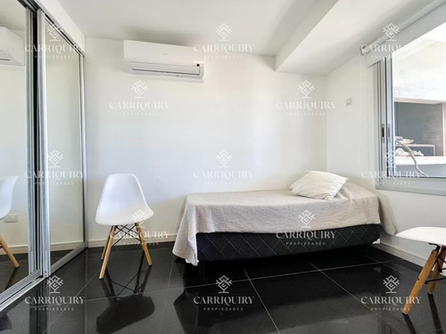 Apartamento De 2 Dormitorios Y Dependencia En Playa Brava - Punta Del Este