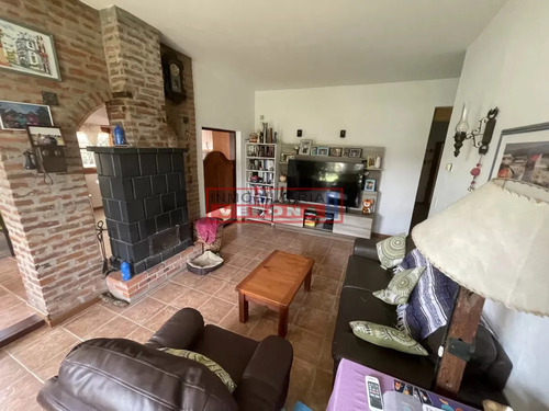 Oportunidad ! Vende Casa De 3 Dormitorios En Muy Buen Estado, Playa Mansa - Punta Del Este