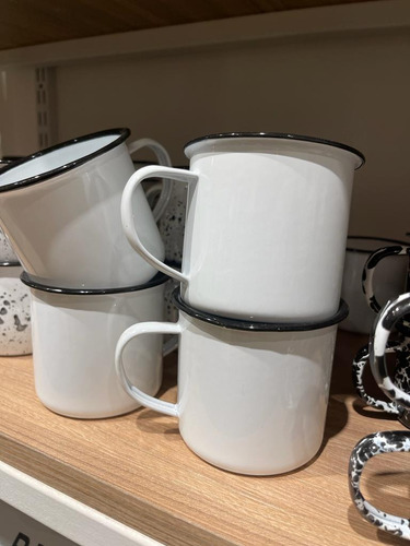 Imagen 2 de 2 de Taza Cacharro Enlozado Con Asa Blanco Borde Rojo