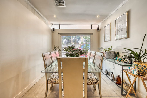 Moderna Y Eficiente Casa En Las Condes, Sector Residencial