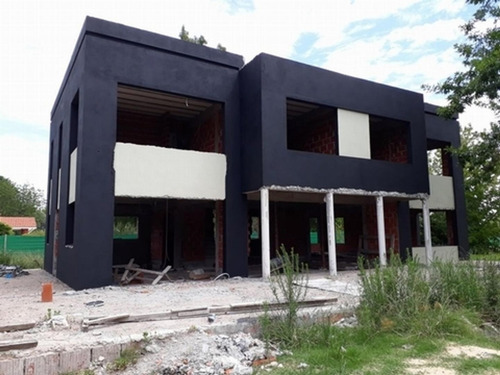 Casa En Dos Plantas Terreno 2434 Mts