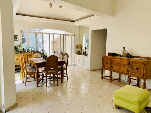 Casa De Un Nivel Con 3 Recámaras, Alberca Y Y Bungalow En Teopanzolco