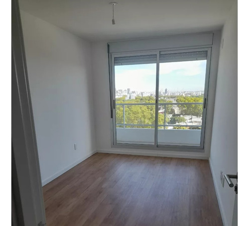 Vendo Apartamento De 1 Dormitorio En Tres Cruces Con Balcón 