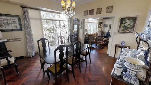 Montevideo Y Posadas - Excelente Piso De Categoría En Recoleta