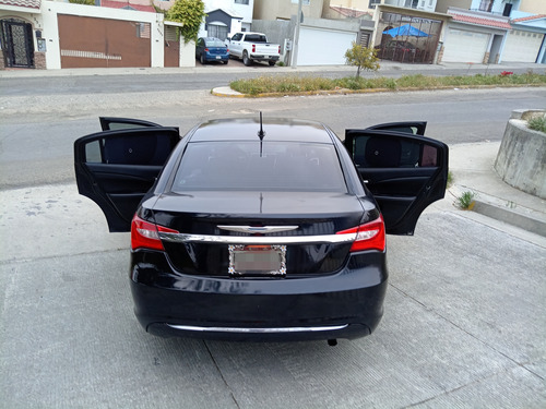 Chrysler 200