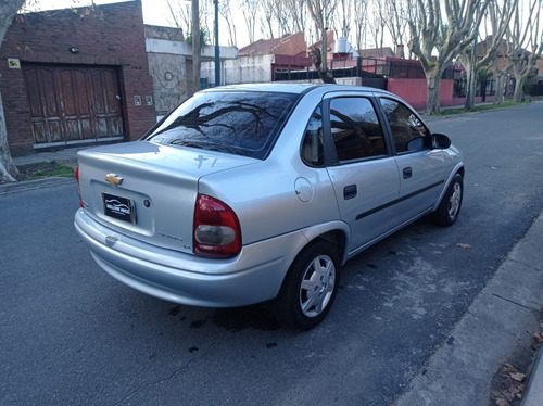 Chevrolet Corsa Classic 1.6 Gl Aa 4P