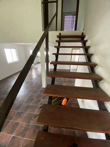 Vendo Casa Amplia Y Luminosa 3 Dormitorios, 3 Baños, Amplio Terreno Con Piscina. Medanos De Solymar A 3 Cuadras De La Playa