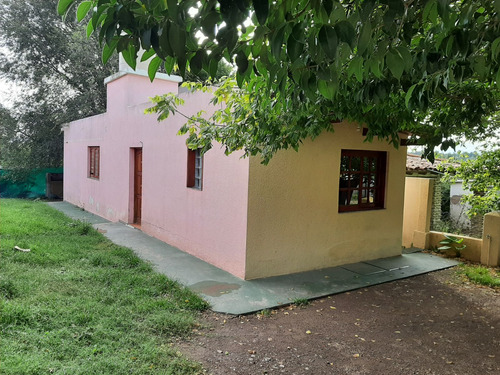 Casa En Venta De 2 Dormitorios C/ Cochera En Huerta Grande