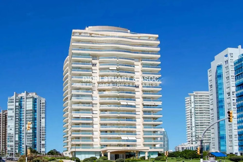 Apartamento En Coral Tower - En Venta - 3 Dormitorios En Suite + Dependencia