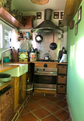 Casa De 2 Dormitorios Con Pileta. Zona Uade