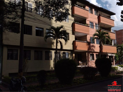Apartamento En Venta En Medellín - Laureles