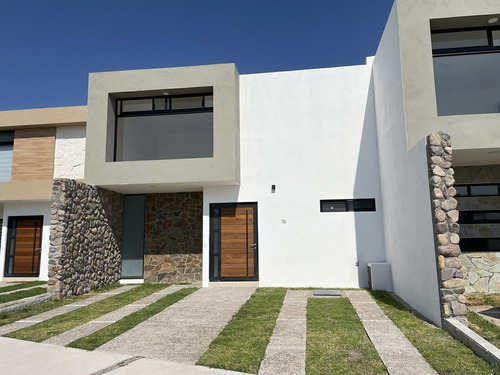 Venta De Casa Nueva En Cañadas Del Arroyo Con Habitación En 