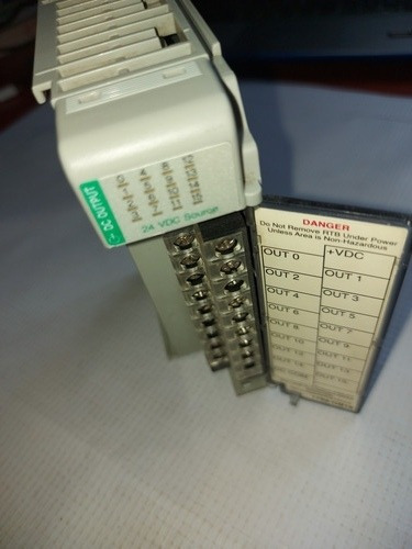 Allen Bradley 1769-ob16 Modulo De Salidas A 24vdc Compactlog (Usado)