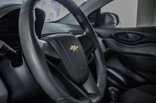 Imagen 9 de 25 de Chevrolet Onix Joy Black Edition 2019