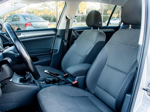 Imagen 5 de 13 de Volkswagen Golf Comfortline Tsi Mt | Permuta / Financia