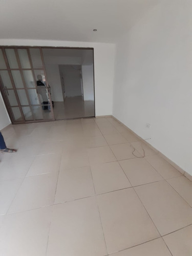 Imagen 11 de 13 de Apartamento De 2 Habitaciones En Zona Universitaria En Alquiler