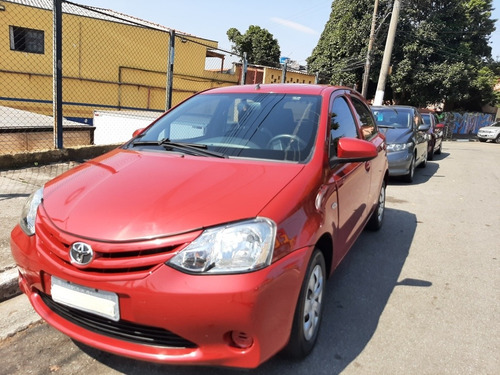 Imagem 1 de 12 de Toyota Etios 2014 1.3 16v X 5p