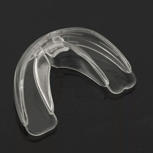 Aparelho Ortodôntico De Silicone Para Alinham. Dos Dentes