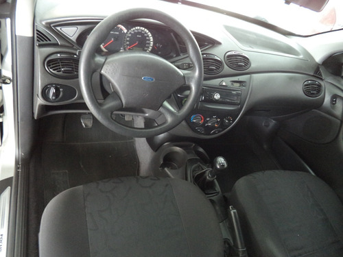 Imagem 7 de 9 de Fird Focus 1.6 Flex Zetec /carro Impecável C/ Baixo Km