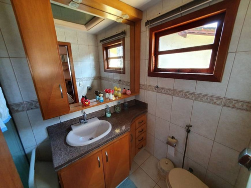 Imagem 14 de 24 de Casa De Dois Pavimentos Com Excelente Planta Em Num Dos Bairros Mais Tranquilos De Vitória - Es - So0002_imv