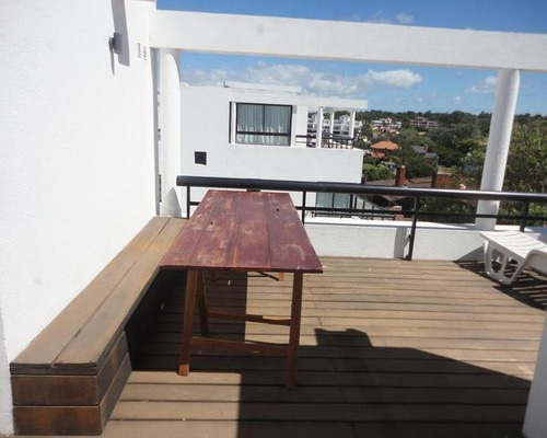 Apartamento En Venta De 3 Dormitorios En Playa Brava