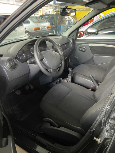 Imagem 6 de 10 de Renault Logan 2008 1.0 16v Expression Hi-flex 4p