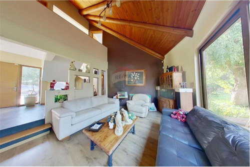 Dos Casas En Uno En Condominio!