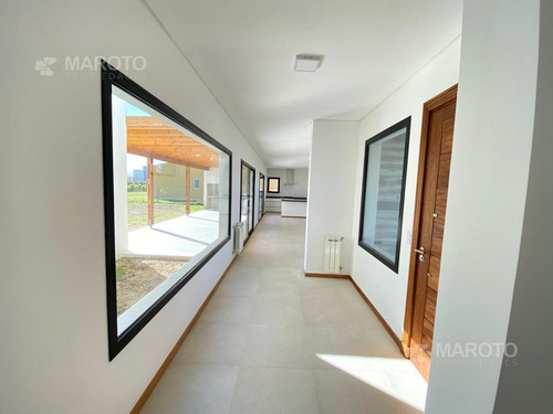 Imagen 17 de 25 de Casa En Venta En El Canton - Maroto Propiedades