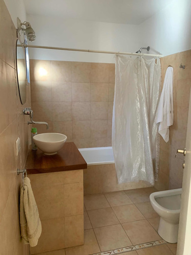 Hermosa Casa Con 4 Dormitorios , 3 Baños Y 1 En Suite