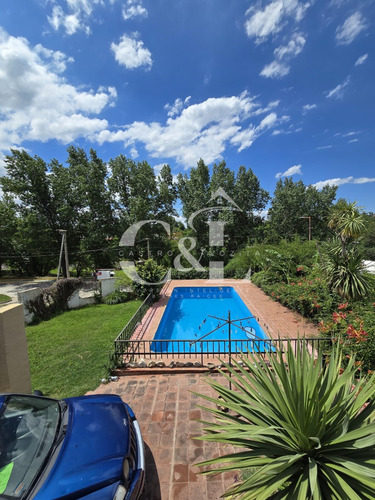 Casa Esquina De 3 Dormitorios Con Pileta Frente Al Rio En Playas De Oro, Villa Carlos Paz