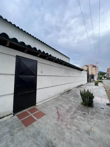 Casa En Los Nisperos En Venta