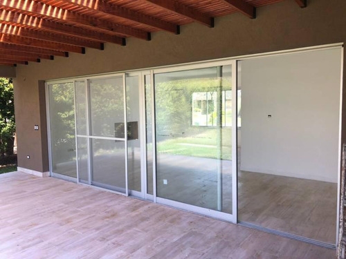 Venta Impecable Casa En El Barrio Cerrado Barbarita