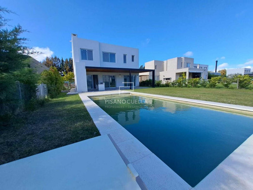 Casa En Venta En Carpinchos, Nordelta, Tigre