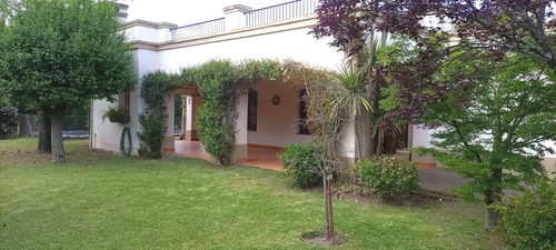 Casa Colonial En Venta En Country Banco Provincia, 4 Ambientes.