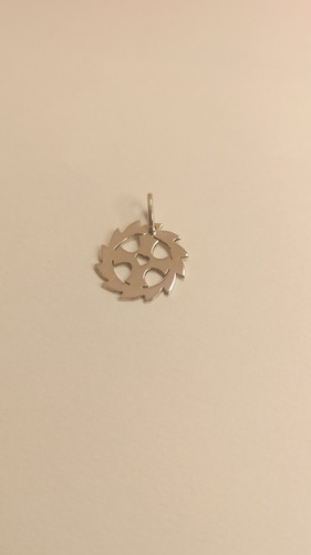 Colgante Dije Cruz Orlada Calada De Plata 925 Chico 16mm Color Plateado